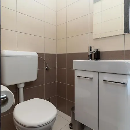 No. 8 דירה טרוגיר