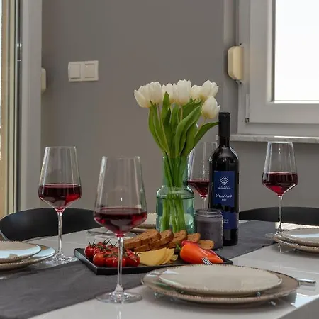 דירה No. 8 טרוגיר