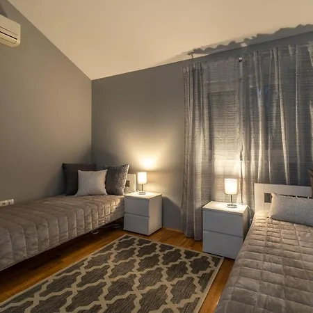 דירה No. 8 טרוגיר