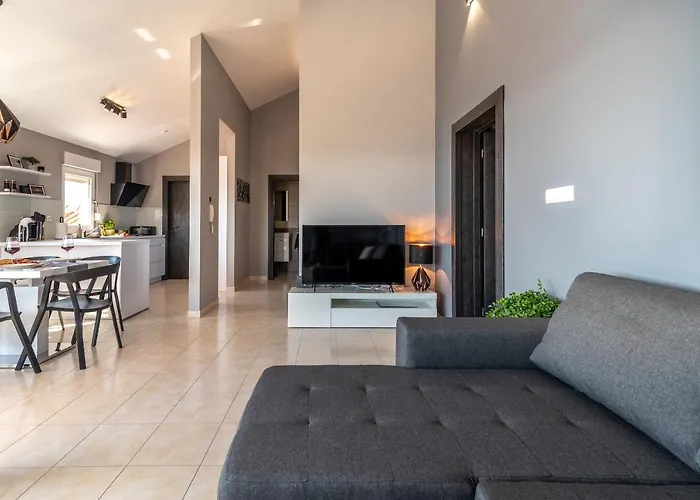 No. 8 Apartman