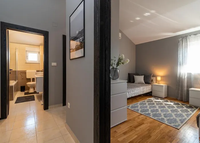 No. 8 Apartman *